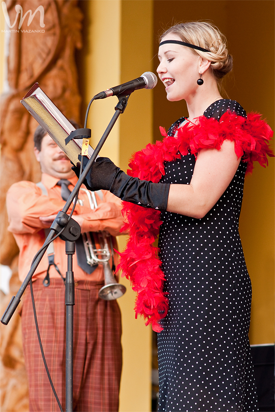 Funny Fellows, Zuzana Haasová