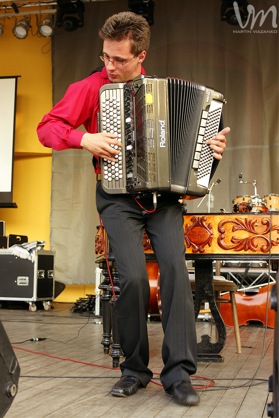 Michal Červienka, akordeón, cigánski diabli