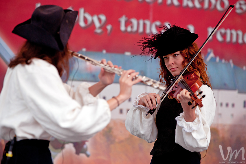 Andrea Tkáčová, Linda Vitásková