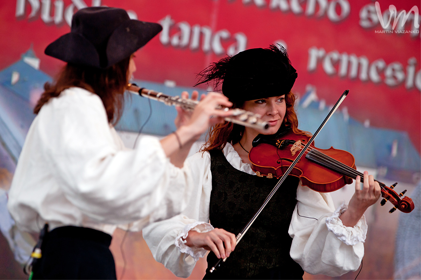Andrea Tkáčová, Linda Vitásková