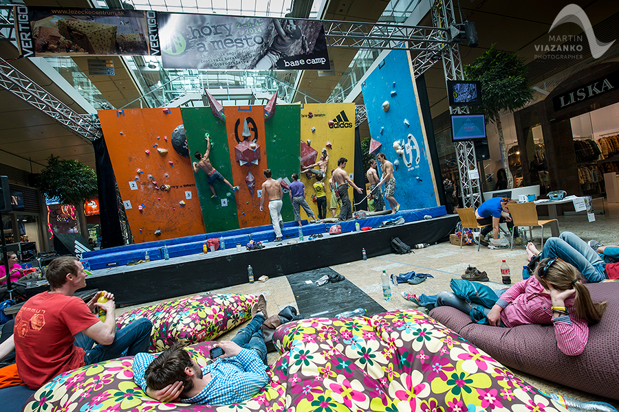 aupark, adidas boulder cup, bouldering, climb, lezenie, súťaž, pretek, majstrovstvá slovenska v boulderingu, hory a mesto
