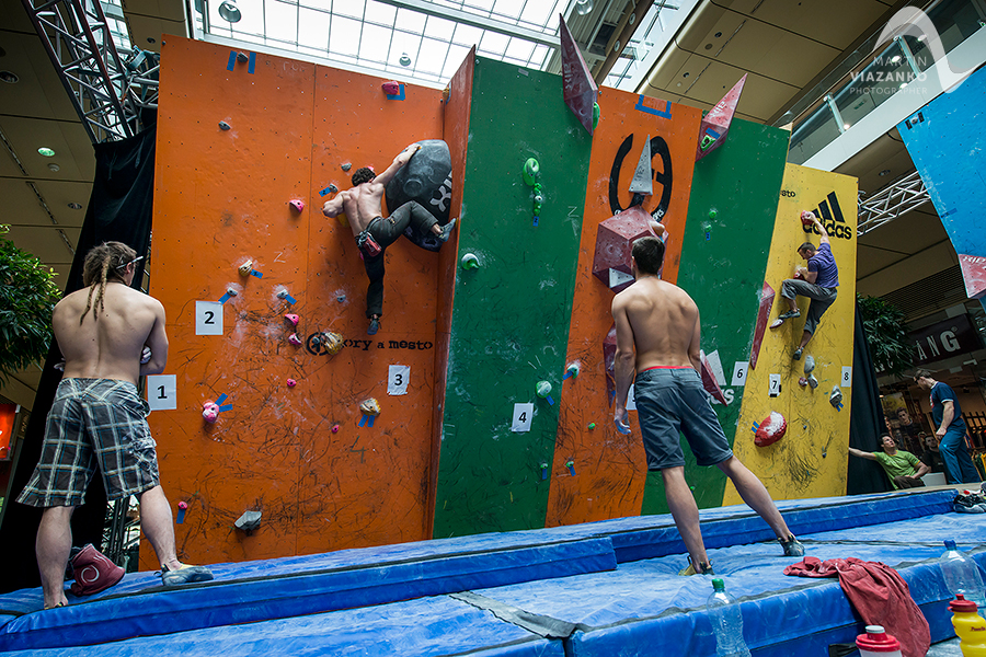 aupark, adidas boulder cup, bouldering, climb, lezenie, súťaž, pretek, majstrovstvá slovenska v boulderingu, hory a mesto