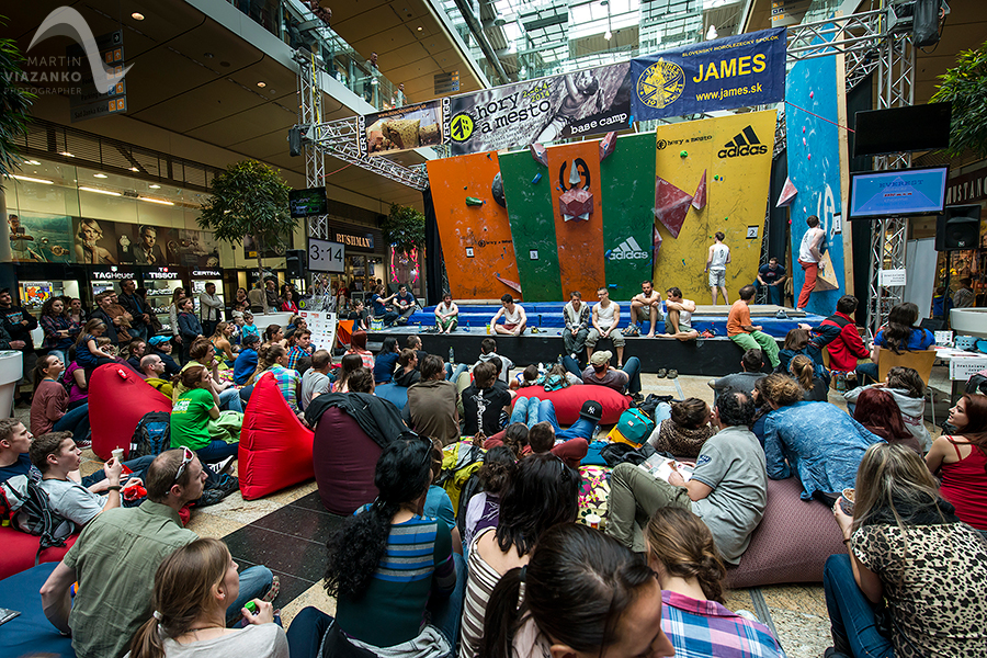 aupark, adidas boulder cup, bouldering, climb, lezenie, súťaž, pretek, majstrovstvá slovenska v boulderingu, hory a mesto