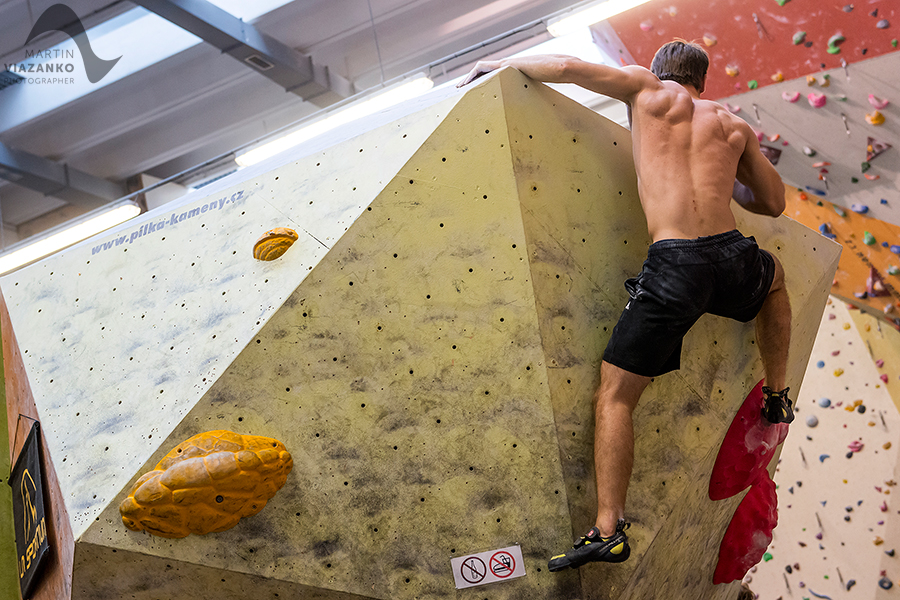 kiku vertigo open 2014, lezecke centrum, bratislava, boulder, bouldering, lezenie, climb, apple, jablko