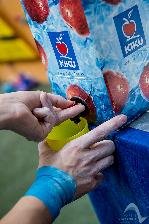 kiku vertigo open 2014, lezecke centrum, bratislava, boulder, bouldering, lezenie, climb, apple, jablko