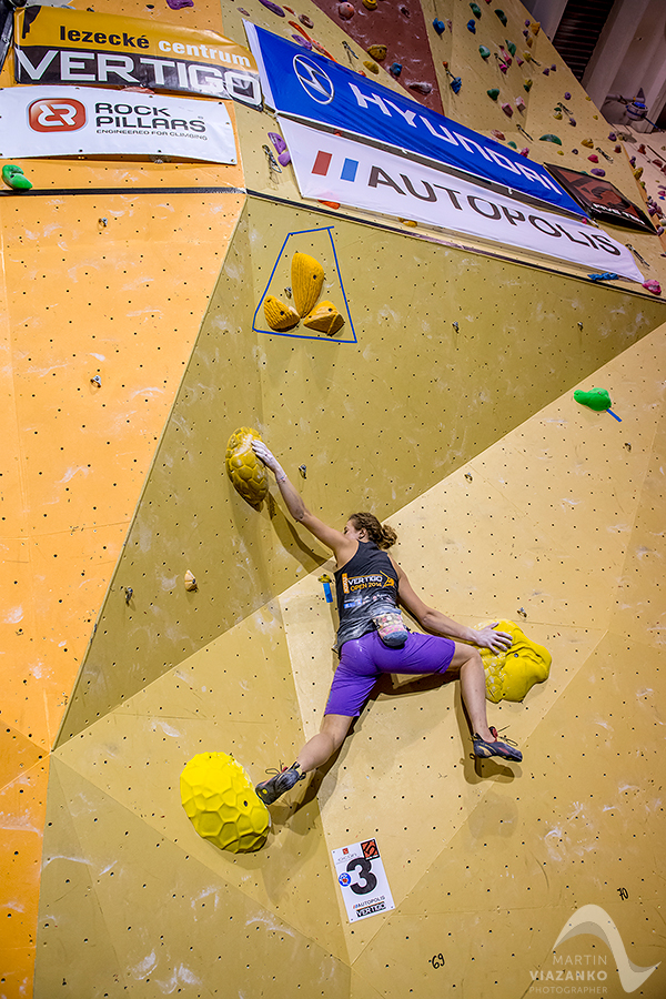kiku vertigo open 2014, lezecke centrum, bratislava, boulder, bouldering, lezenie, climb, apple, jablko